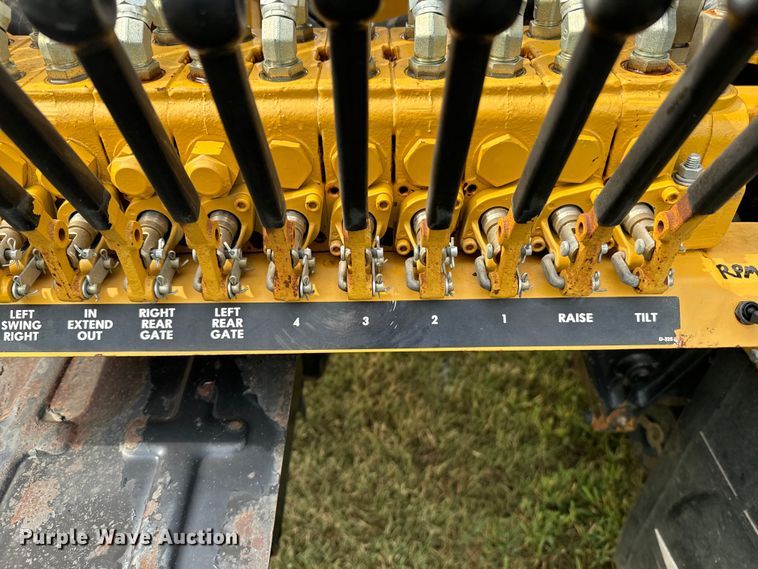 image for item DQ6857 1980 International Harvester Cargostar 1850 B truck cab and chassis with tree spade