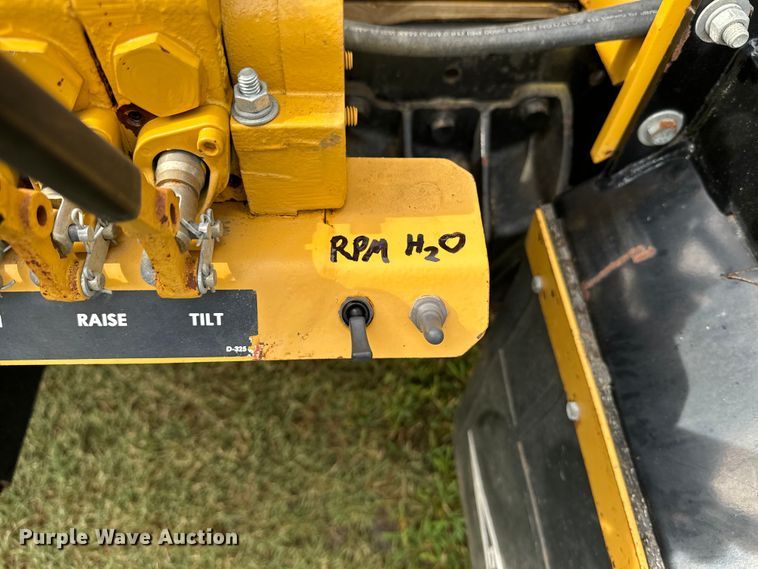 image for item DQ6857 1980 International Harvester Cargostar 1850 B truck cab and chassis with tree spade