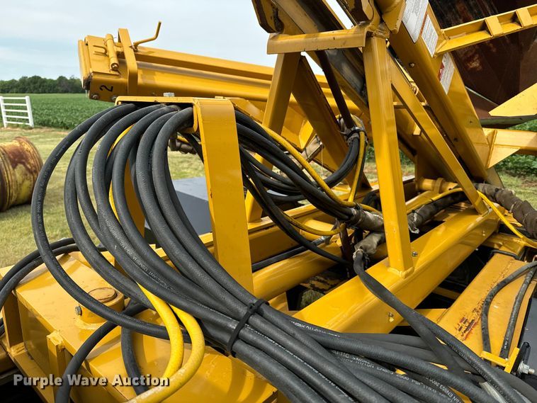 image for item DQ6857 1980 International Harvester Cargostar 1850 B truck cab and chassis with tree spade