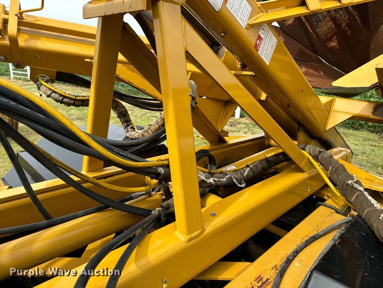 image for item DQ6857 1980 International Harvester Cargostar 1850 B truck cab and chassis with tree spade