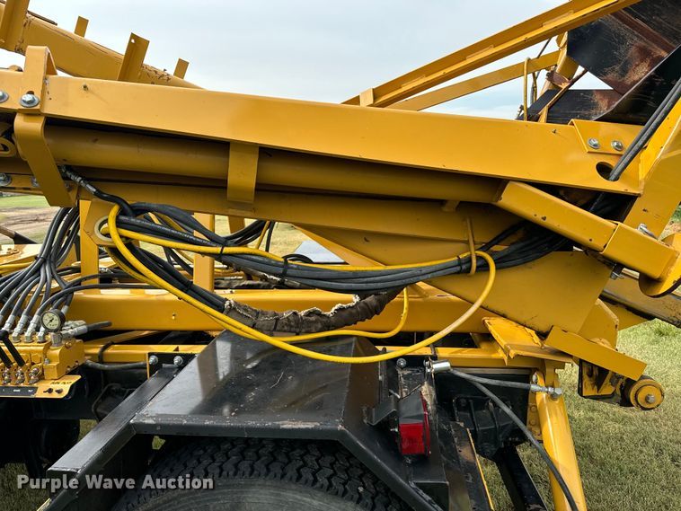 image for item DQ6857 1980 International Harvester Cargostar 1850 B truck cab and chassis with tree spade