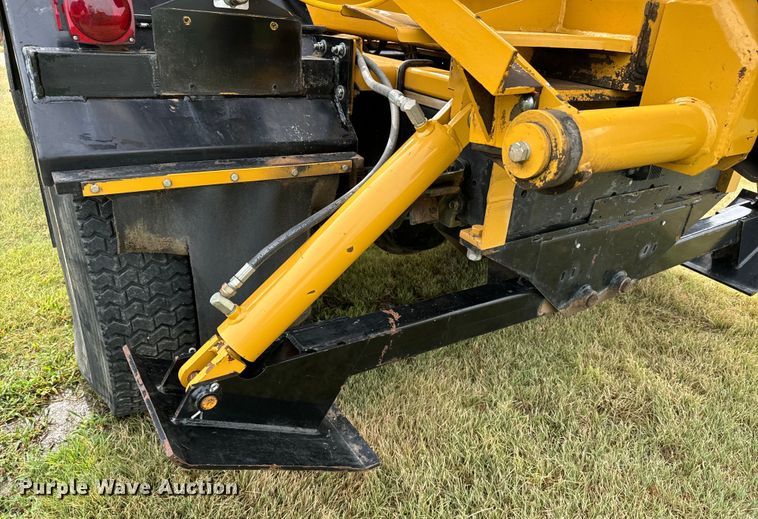 image for item DQ6857 1980 International Harvester Cargostar 1850 B truck cab and chassis with tree spade