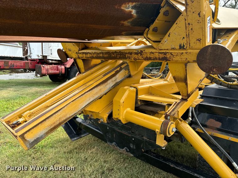 image for item DQ6857 1980 International Harvester Cargostar 1850 B truck cab and chassis with tree spade