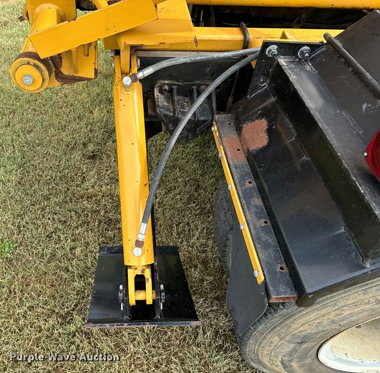 image for item DQ6857 1980 International Harvester Cargostar 1850 B truck cab and chassis with tree spade