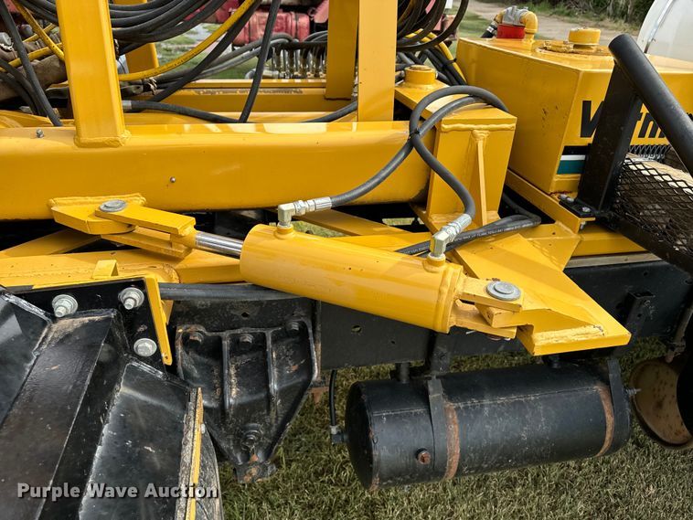 image for item DQ6857 1980 International Harvester Cargostar 1850 B truck cab and chassis with tree spade