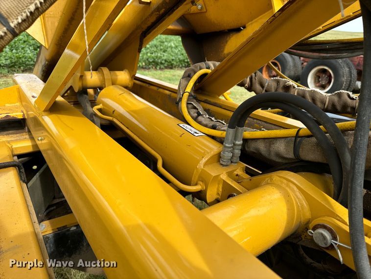 image for item DQ6857 1980 International Harvester Cargostar 1850 B truck cab and chassis with tree spade