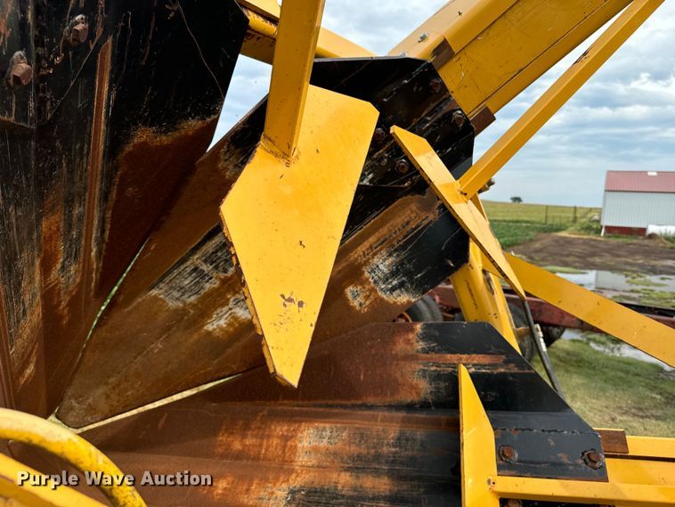 image for item DQ6857 1980 International Harvester Cargostar 1850 B truck cab and chassis with tree spade