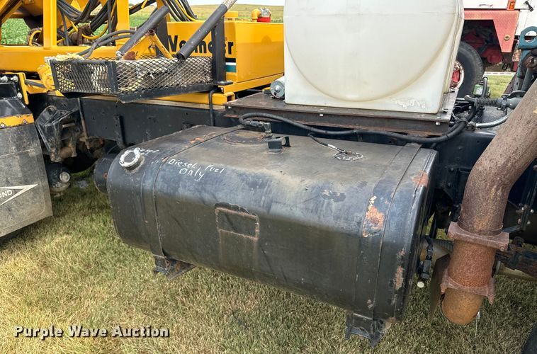 image for item DQ6857 1980 International Harvester Cargostar 1850 B truck cab and chassis with tree spade