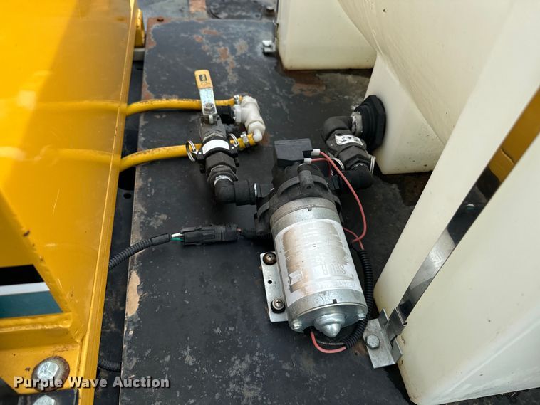 image for item DQ6857 1980 International Harvester Cargostar 1850 B truck cab and chassis with tree spade