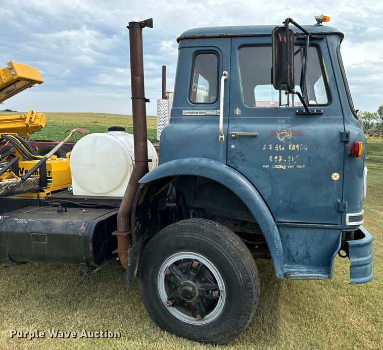 image for item DQ6857 1980 International Harvester Cargostar 1850 B truck cab and chassis with tree spade
