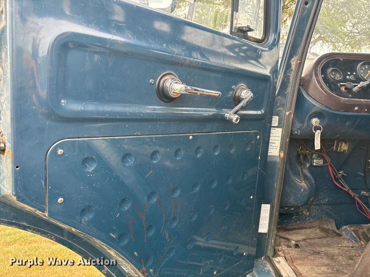 image for item DQ6857 1980 International Harvester Cargostar 1850 B truck cab and chassis with tree spade