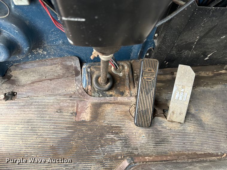 image for item DQ6857 1980 International Harvester Cargostar 1850 B truck cab and chassis with tree spade