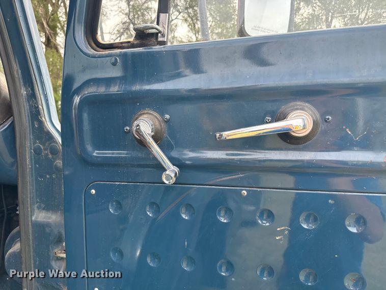 image for item DQ6857 1980 International Harvester Cargostar 1850 B truck cab and chassis with tree spade