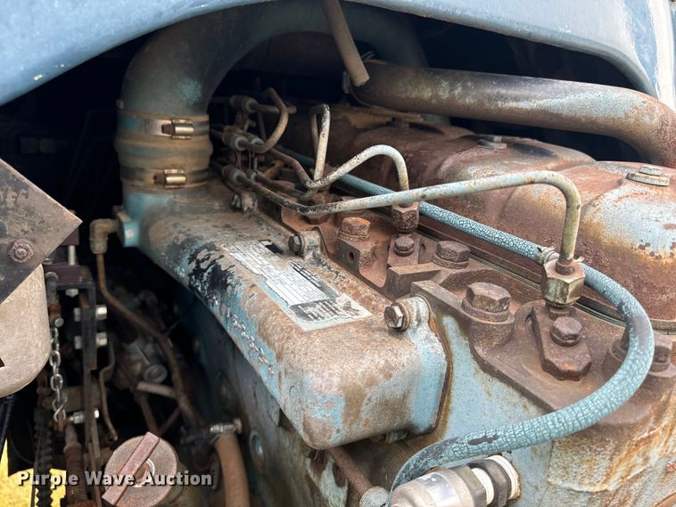 image for item DQ6857 1980 International Harvester Cargostar 1850 B truck cab and chassis with tree spade