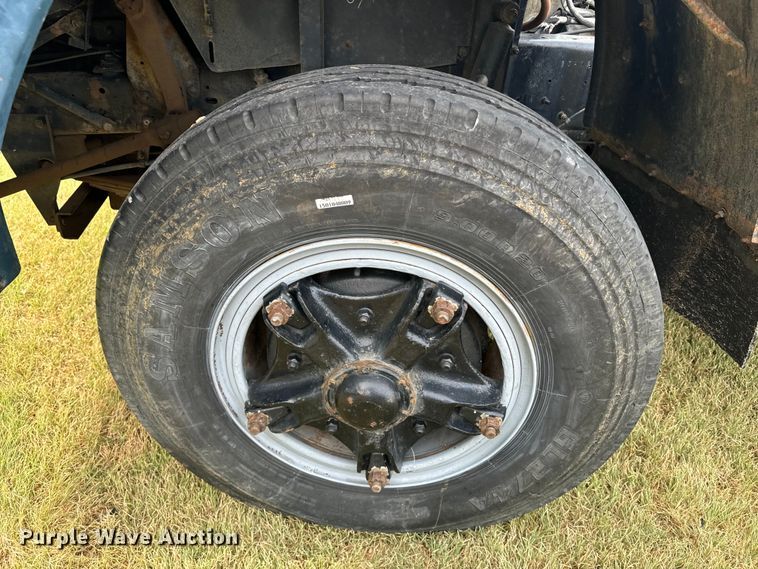 image for item DQ6857 1980 International Harvester Cargostar 1850 B truck cab and chassis with tree spade