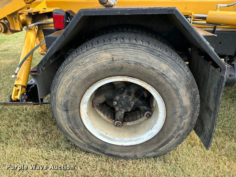 image for item DQ6857 1980 International Harvester Cargostar 1850 B truck cab and chassis with tree spade