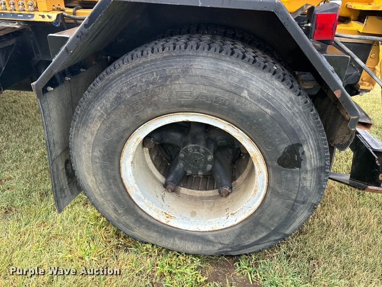 image for item DQ6857 1980 International Harvester Cargostar 1850 B truck cab and chassis with tree spade