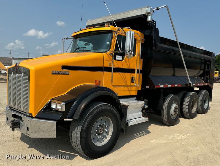 image for item DQ6889 2006 Kenworth T800 dump truck