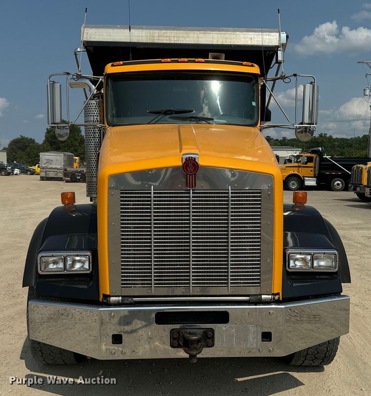 image for item DQ6889 2006 Kenworth T800 dump truck