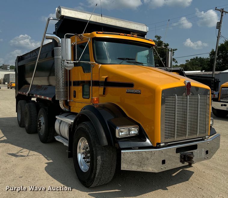 image for item DQ6889 2006 Kenworth T800 dump truck