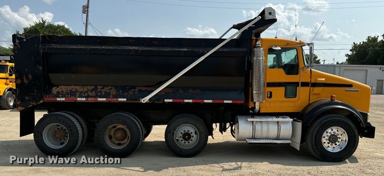 image for item DQ6889 2006 Kenworth T800 dump truck