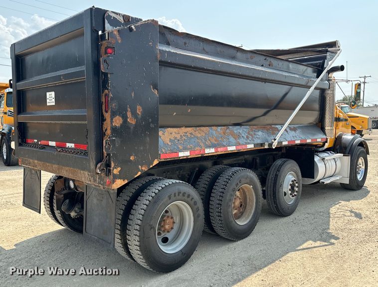 image for item DQ6889 2006 Kenworth T800 dump truck