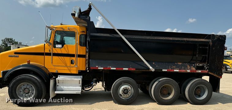 image for item DQ6889 2006 Kenworth T800 dump truck