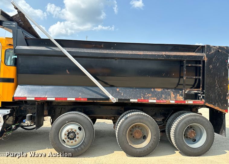 image for item DQ6889 2006 Kenworth T800 dump truck