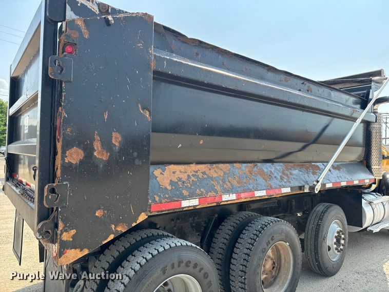image for item DQ6889 2006 Kenworth T800 dump truck