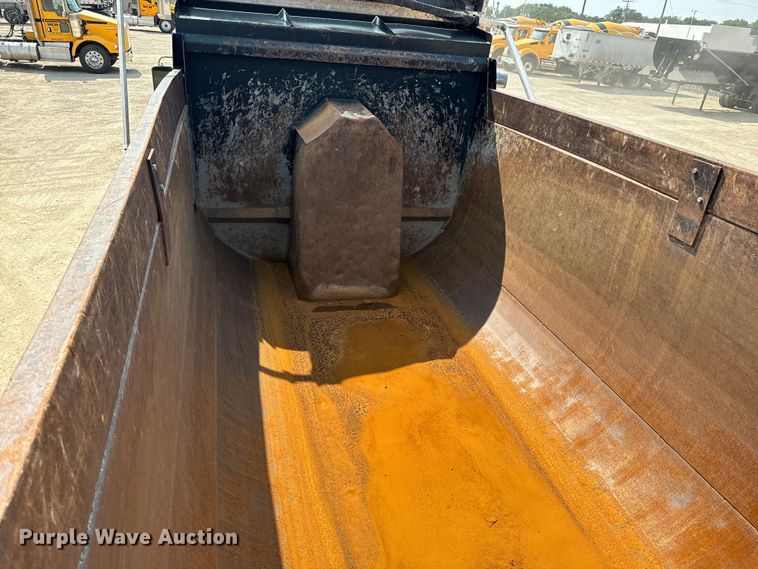 image for item DQ6889 2006 Kenworth T800 dump truck