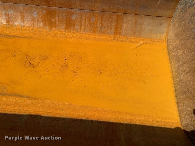 image for item DQ6889 2006 Kenworth T800 dump truck