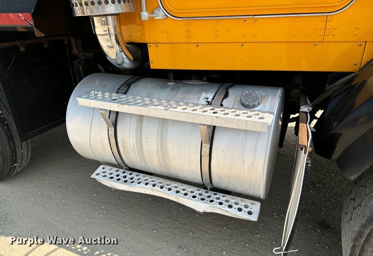 image for item DQ6889 2006 Kenworth T800 dump truck