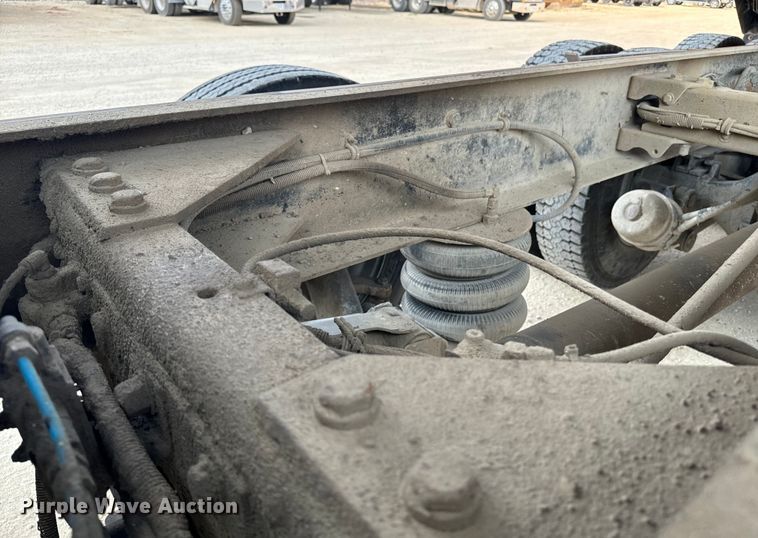 image for item DQ6889 2006 Kenworth T800 dump truck