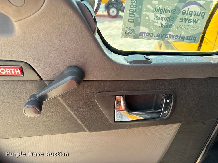 image for item DQ6889 2006 Kenworth T800 dump truck