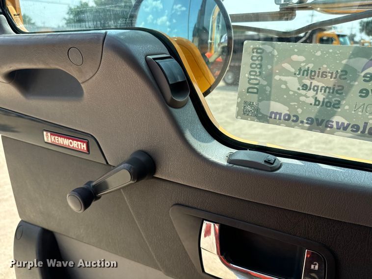 image for item DQ6889 2006 Kenworth T800 dump truck