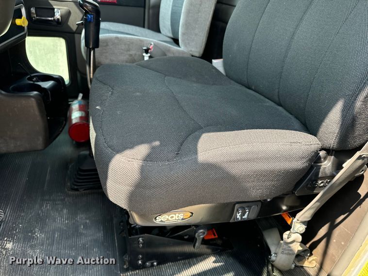 image for item DQ6889 2006 Kenworth T800 dump truck