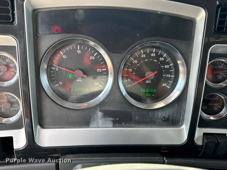 image for item DQ6889 2006 Kenworth T800 dump truck