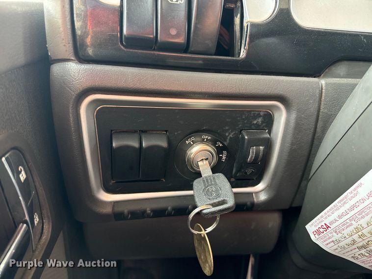 image for item DQ6889 2006 Kenworth T800 dump truck