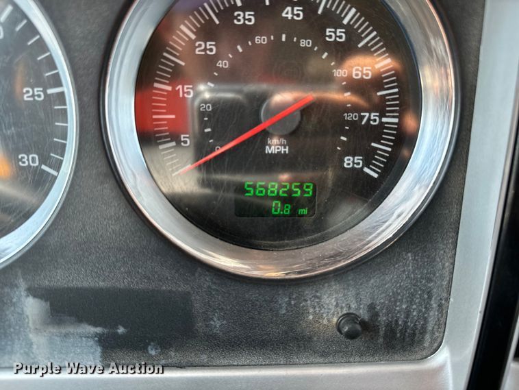 image for item DQ6889 2006 Kenworth T800 dump truck