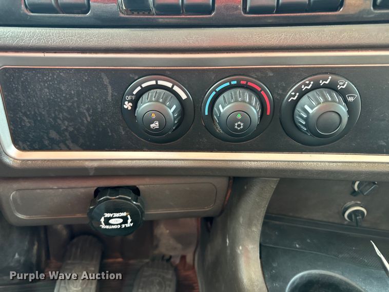 image for item DQ6889 2006 Kenworth T800 dump truck