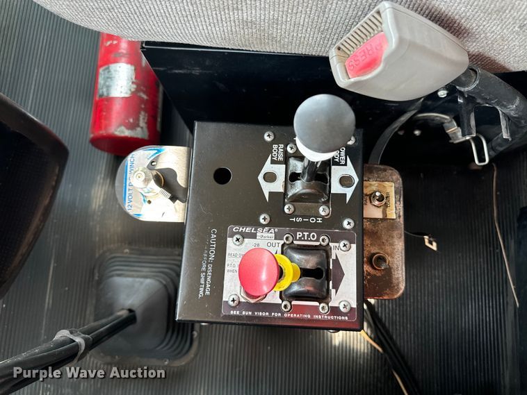 image for item DQ6889 2006 Kenworth T800 dump truck