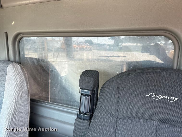 image for item DQ6889 2006 Kenworth T800 dump truck