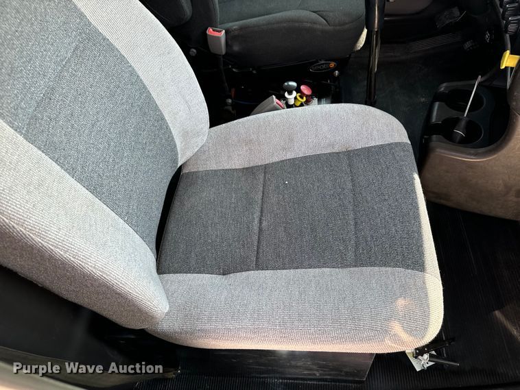 image for item DQ6889 2006 Kenworth T800 dump truck