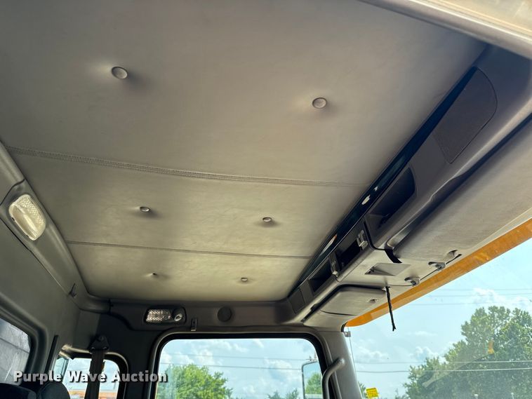 image for item DQ6889 2006 Kenworth T800 dump truck