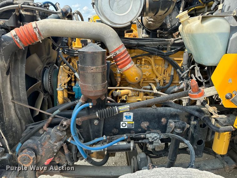 image for item DQ6889 2006 Kenworth T800 dump truck