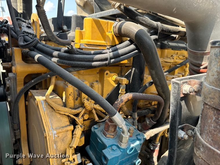 image for item DQ6889 2006 Kenworth T800 dump truck