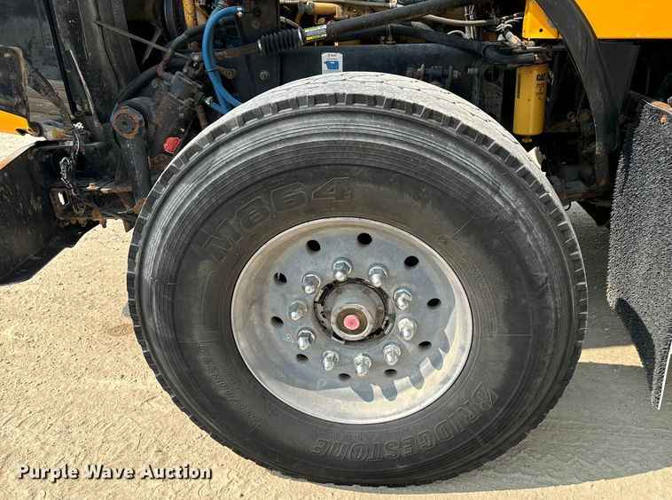 image for item DQ6889 2006 Kenworth T800 dump truck