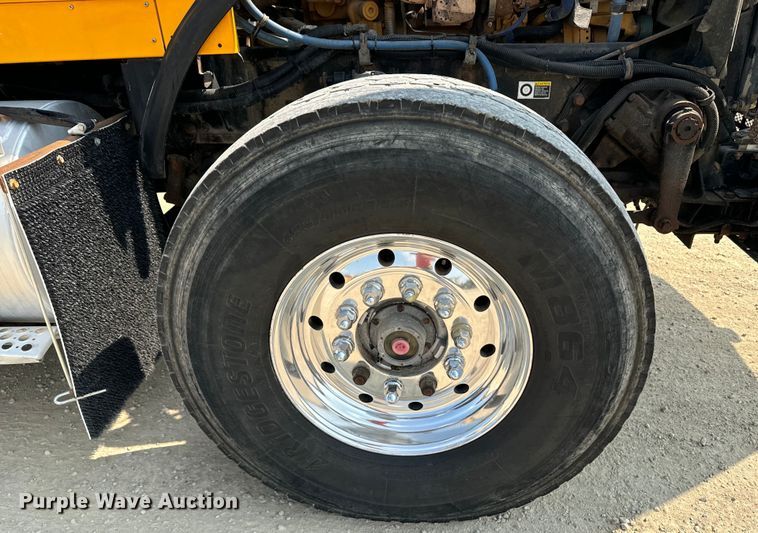 image for item DQ6889 2006 Kenworth T800 dump truck