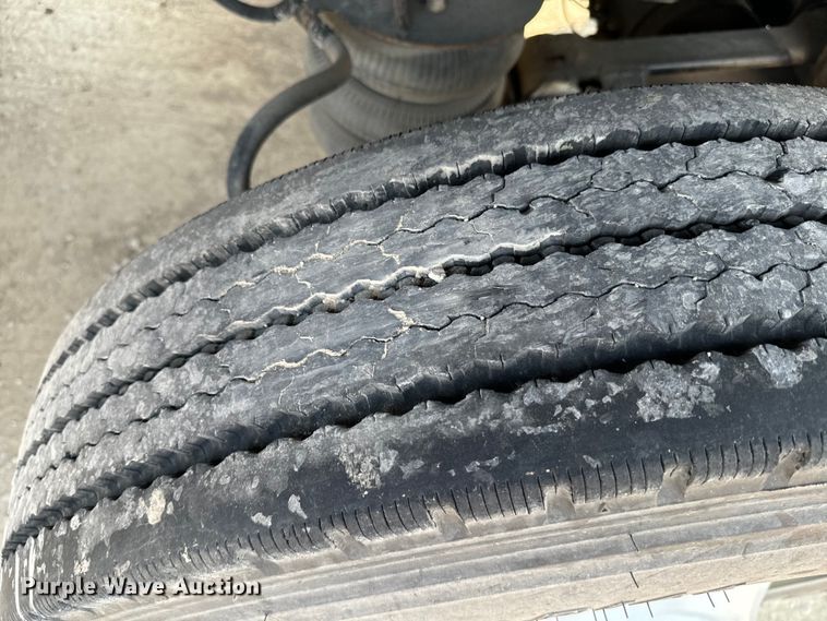 image for item DQ6889 2006 Kenworth T800 dump truck