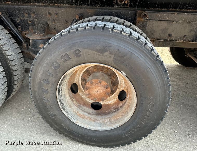 image for item DQ6889 2006 Kenworth T800 dump truck